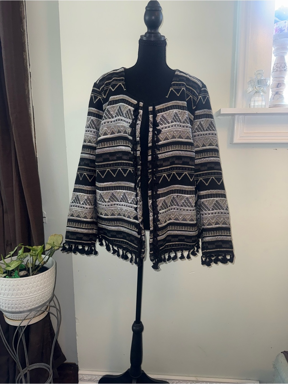 Relativity Black & Gray Geometric Fringe Open-Front Cardigan
